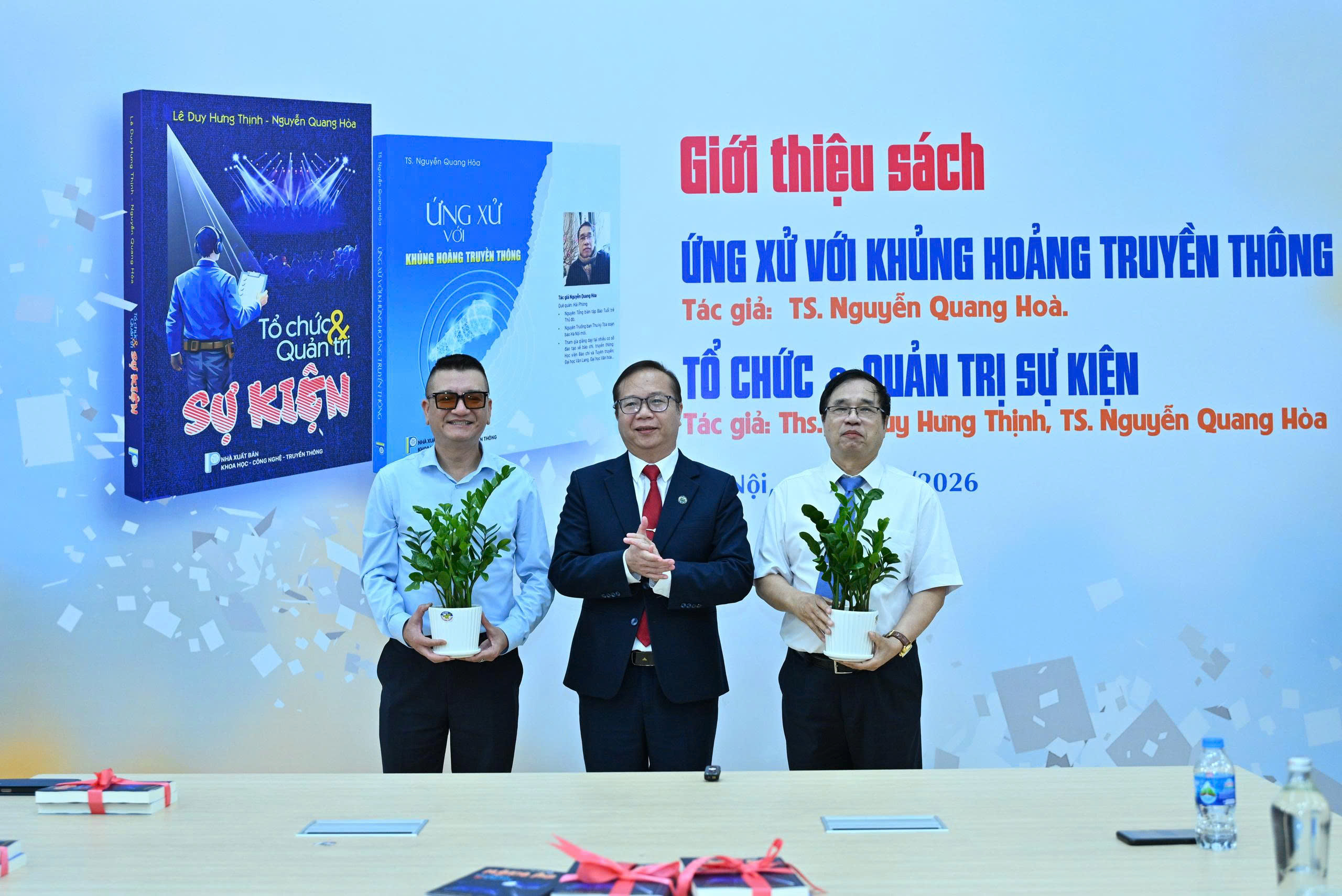 BUỔI RA MẮT VÀ GIỚI THIỆU SÁCH MỚI CỦA HAI TÁC GIẢ NGUYỄN THANH HOÀ VÀ LÊ DUY HƯNG THỊNH